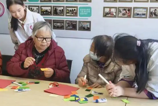 践行社会主义核心价值观校社联动赋能银龄幸福